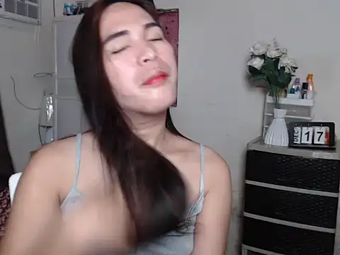 Snapshot of Msyensmith chatting on December 17, 2025, 1:05 pm Msyensmith online show from December 17, 2025, 1:05 pm