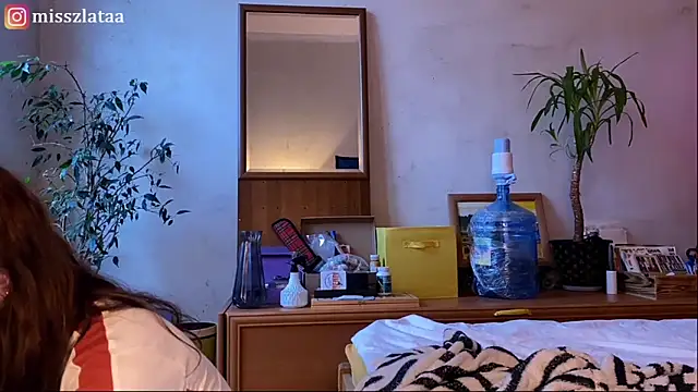 elfess online show from November 6, 2025, 10:41 am