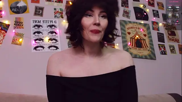 Luna Blake online show from March 18, 2026, 1:13 pm