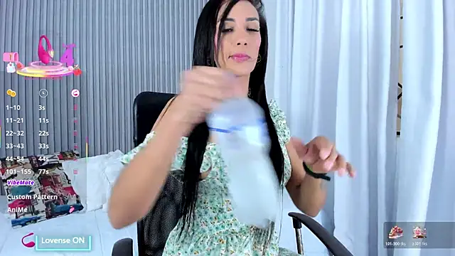 Snapshot of nayelii_d chatting on December 15, 2025, 12:44 pm nayelii d online show from December 15, 2025, 12:44 pm