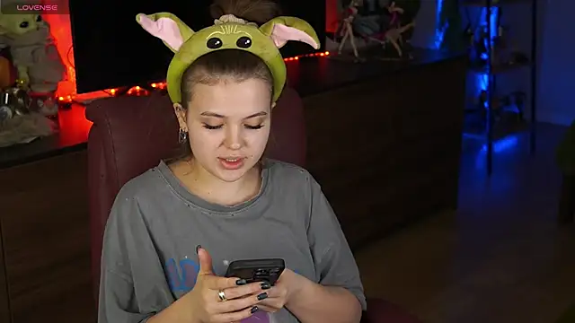 AfinaAmmor online show from April 16, 2026, 6:08 pm