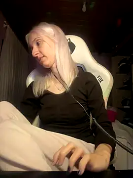 Snapshot of bunnydark00 chatting on October 20, 2025, 12:13 am bunnydark00 online show from October 20, 2025, 12:13 am