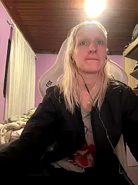 bunnydark00 online show from November 8, 2025, 2:37 am