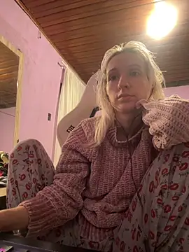 Snapshot of bunnydark00 chatting on September 11, 2025, 12:43 am bunnydark00 online show from September 11, 2025, 12:43 am