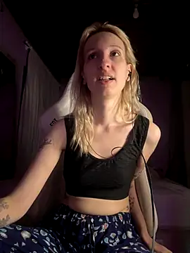 bunnydark00 online show from December 20, 2025, 12:35 am