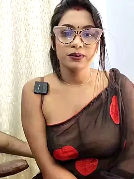 Queen Dolly online show from February 2, 2026, 5:23 pm