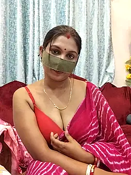 Queen Dolly online show from February 28, 2025, 5:37 pm