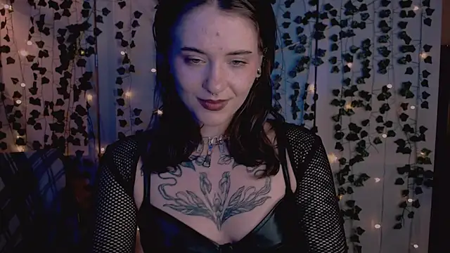 Snapshot of risha_laas chatting on October 2, 2025, 8:23 pm risha laas online show from October 2, 2025, 8:23 pm