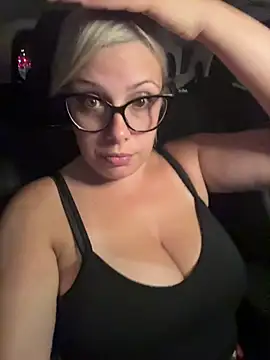 Snapshot of EvaWelly chatting on June 27, 2026, 8:26 pm EvaWelly online show from June 27, 2026, 8:26 pm