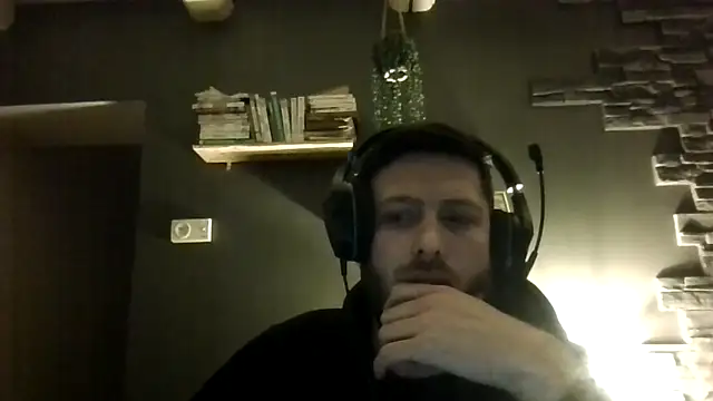 lololaland online show from February 8, 2026, 4:21 am