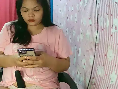 Snapshot of shaira4u chatting on April 8, 2026, 8:21 pm shaira4u online show from April 8, 2026, 8:21 pm