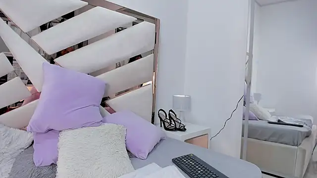 Naughty  Mom online show from February 8, 2025, 10:19 pm