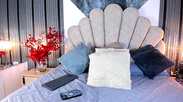 Snapshot of Naughty__Mom chatting on January 6, 2026, 12:42 pm Naughty Mom online show from January 6, 2026, 12:42 pm