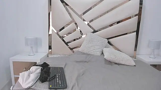 Naughty  Mom online show from February 1, 2025, 7:44 pm