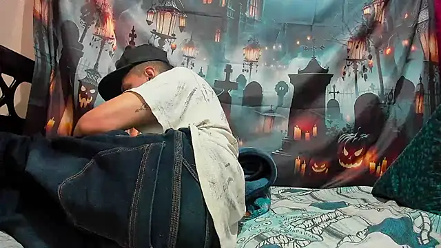 Snapshot of davidlatin66 chatting on November 14, 2025, 8:12 pm davidlatin66 online show from November 14, 2025, 8:12 pm