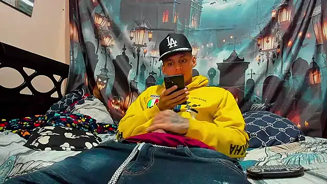 Snapshot of davidlatin66 chatting on November 9, 2025, 11:53 pm davidlatin66 online show from November 9, 2025, 11:53 pm