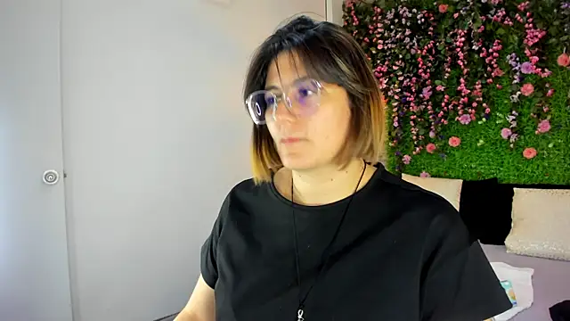 Snapshot of SarahDeyvis chatting on November 27, 2025, 6:08 pm SarahDeyvis online show from November 27, 2025, 6:08 pm