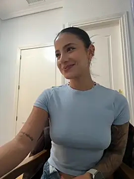 Ale Lewis online show from November 16, 2025, 1:49 pm