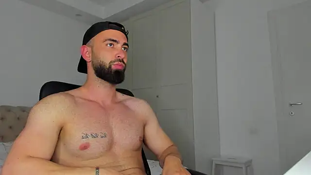 MichaelMasterss online show from May 17, 2026, 8:42 pm