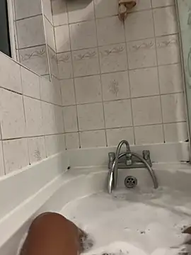 Snapshot of bigbrown- chatting on December 27, 2024, 6:31 pm bigbrown- online show from December 27, 2024, 6:31 pm