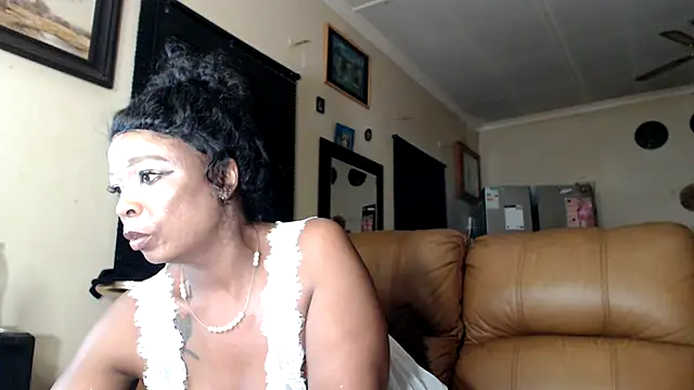 Snapshot of Gucci_Bx chatting on March 21, 2025, 11:45 pm Gucci Bx online show from March 21, 2025, 11:45 pm