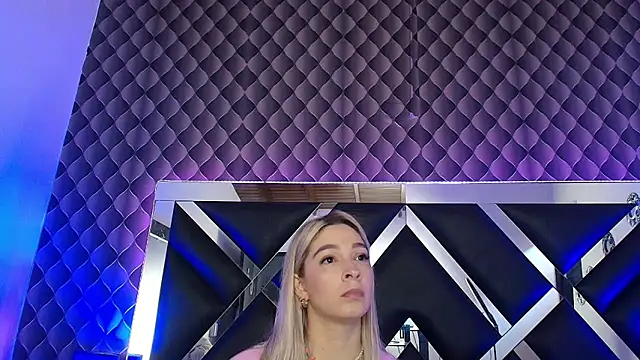 Snapshot of victoriaa_lee_ chatting on November 5, 2025, 7:17 pm victoriaa lee online show from November 5, 2025, 7:17 pm