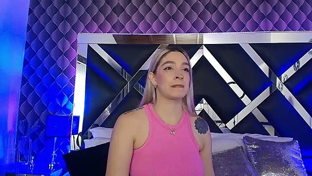 Snapshot of victoriaa_lee_ chatting on December 3, 2025, 9:14 pm victoriaa lee online show from December 3, 2025, 9:14 pm