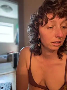 Snapshot of mossy_kiss chatting on April 7, 2026, 6:32 pm mossy kiss online show from April 7, 2026, 6:32 pm