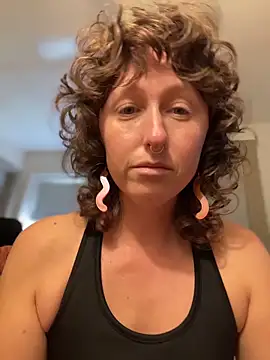 Snapshot of mossy_kiss chatting on April 2, 2026, 5:52 pm mossy kiss online show from April 2, 2026, 5:52 pm