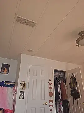 Snapshot of mossy_kiss chatting on January 17, 2026, 4:43 pm mossy kiss online show from January 17, 2026, 4:43 pm