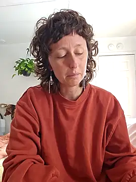 Snapshot of mossy_kiss chatting on February 1, 2026, 3:32 pm mossy kiss online show from February 1, 2026, 3:32 pm