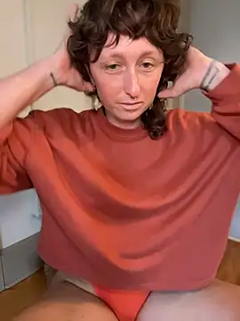 Snapshot of mossy_kiss chatting on April 1, 2026, 5:10 pm mossy kiss online show from April 1, 2026, 5:10 pm