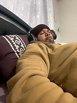 Snapshot of Cristian-Brayan chatting on November 25, 2025, 11:32 am Cristian-Brayan online show from November 25, 2025, 11:32 am