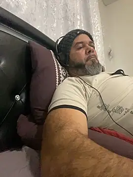 Snapshot of Cristian-Brayan chatting on December 1, 2025, 1:34 pm Cristian-Brayan online show from December 1, 2025, 1:34 pm