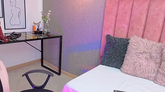 Alexa Thaylor  online show from May 22, 2026, 4:49 pm