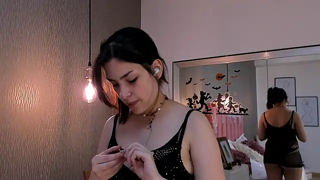 Alexa Thaylor  online show from October 12, 2025, 7:37 pm