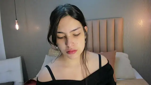 Alexa Thaylor  online show from September 12, 2025, 1:33 pm