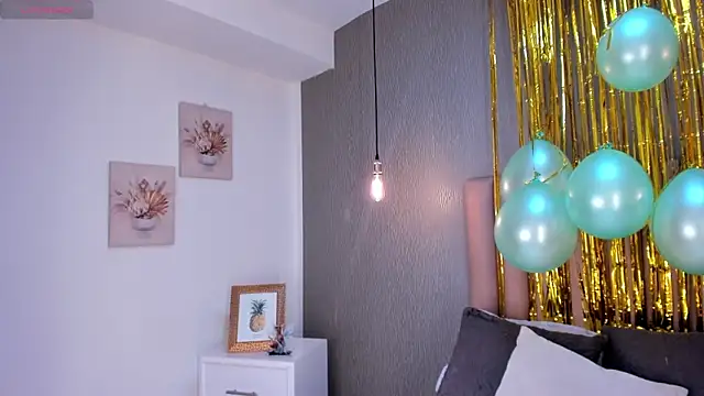 Alexa Thaylor  online show from March 17, 2025, 6:42 pm