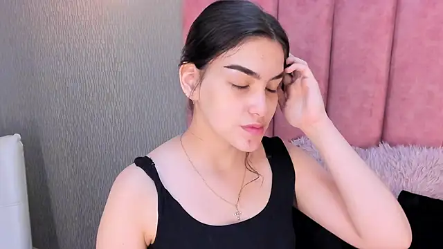 Alexa Thaylor  online show from October 24, 2025, 3:11 pm