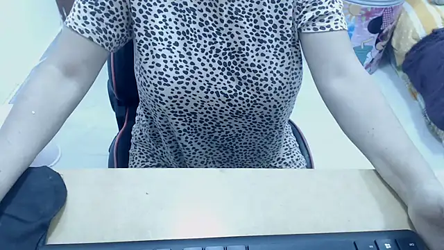 Snapshot of Valentina_lara01 chatting on November 29, 2025, 11:27 pm Valentina lara01 online show from November 29, 2025, 11:27 pm