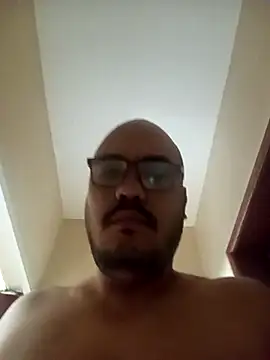 RobertoBuzios22 online show from March 5, 2026, 1:30 pm