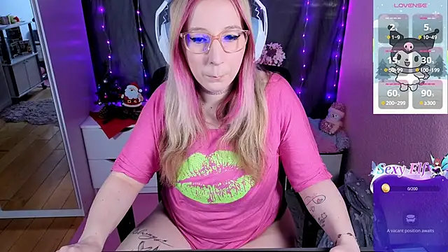 Snapshot of JustKerry chatting on December 16, 2025, 9:13 am JustKerry online show from December 16, 2025, 9:13 am