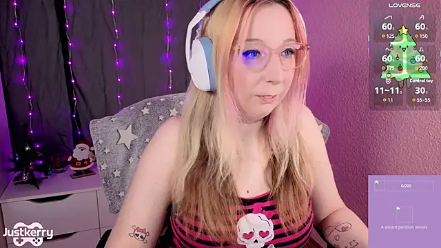 Snapshot of JustKerry chatting on December 4, 2025, 10:14 am JustKerry online show from December 4, 2025, 10:14 am