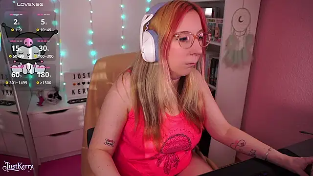 Snapshot of JustKerry chatting on November 5, 2025, 9:01 am JustKerry online show from November 5, 2025, 9:01 am