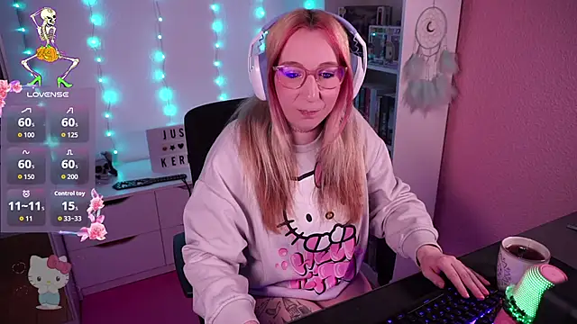 Snapshot of JustKerry chatting on October 28, 2025, 9:41 am JustKerry online show from October 28, 2025, 9:41 am