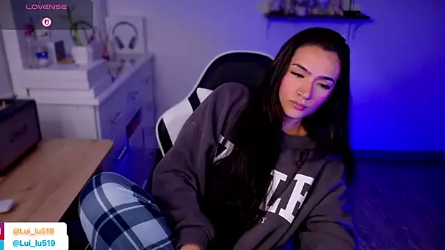 ImLui lu online show from October 19, 2025, 5:16 pm