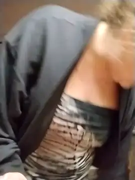 Snapshot of MissMagicMushroom chatting on December 19, 2024, 8:34 am MissMagicMushroom online show from December 19, 2024, 8:34 am