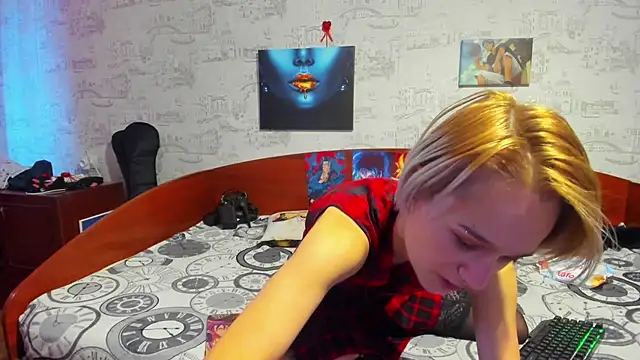 Snapshot of KagamiTayga chatting on March 16, 2025, 8:32 am KagamiTayga online show from March 16, 2025, 8:32 am