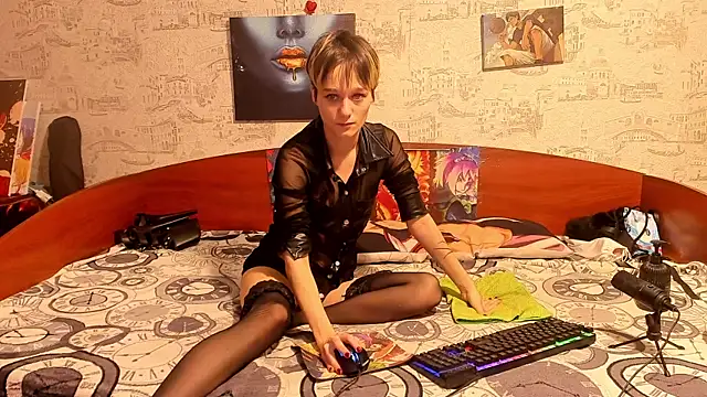 Snapshot of KagamiTayga chatting on October 18, 2025, 2:57 am KagamiTayga online show from October 18, 2025, 2:57 am