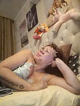 Snapshot of ROXOLANAA_SEXY chatting on November 16, 2025, 2:33 pm ROXOLANAA SEXY online show from November 16, 2025, 2:33 pm